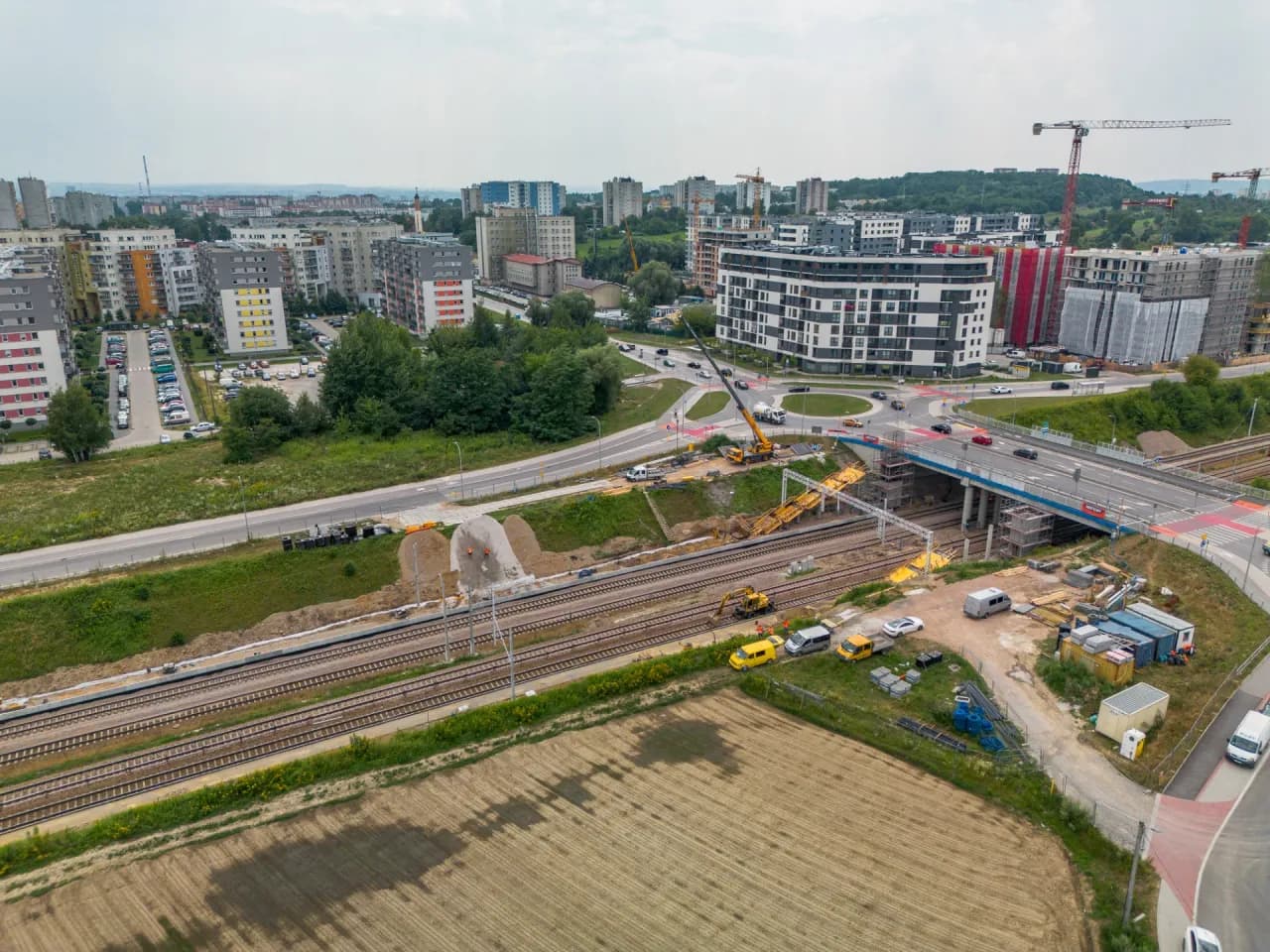 Jak dojechać do osiedla szkolnego w Krakowie – sprawdzone trasy i porady