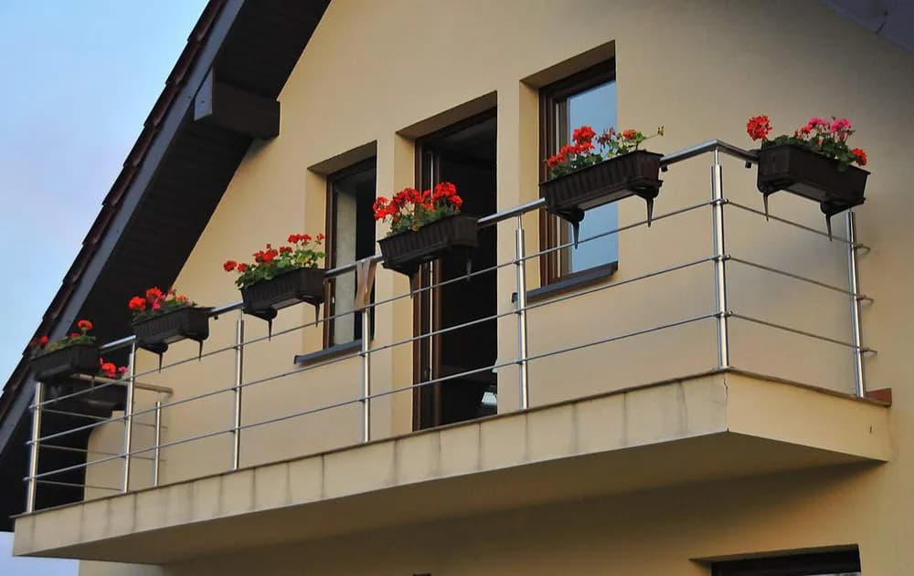 Czym pomalować balkon w bloku, aby uniknąć problemów z trwałością?