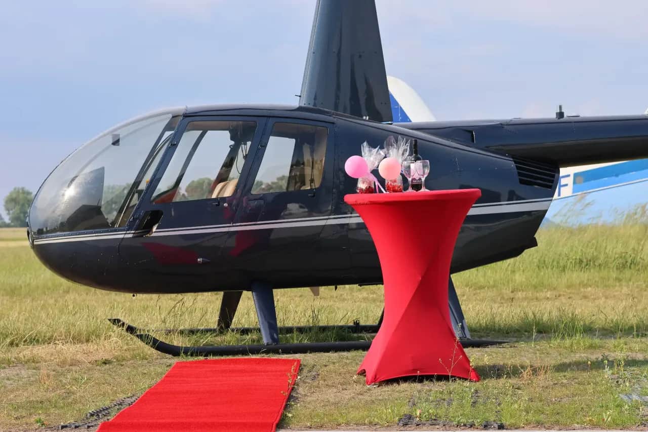 Ile kosztuje wynajem helikoptera? Poznaj ceny i ukryte koszty